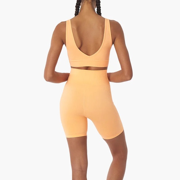 We Wore What - Seamless Biker (small) and V-Neck (medium) in Peach Cobbler - Picture 3 of 10